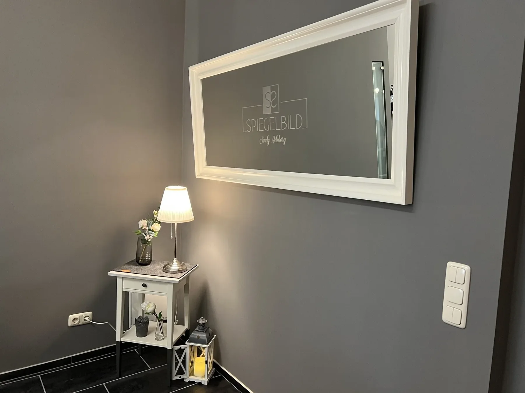 Detailansicht Salon Spiegelbild