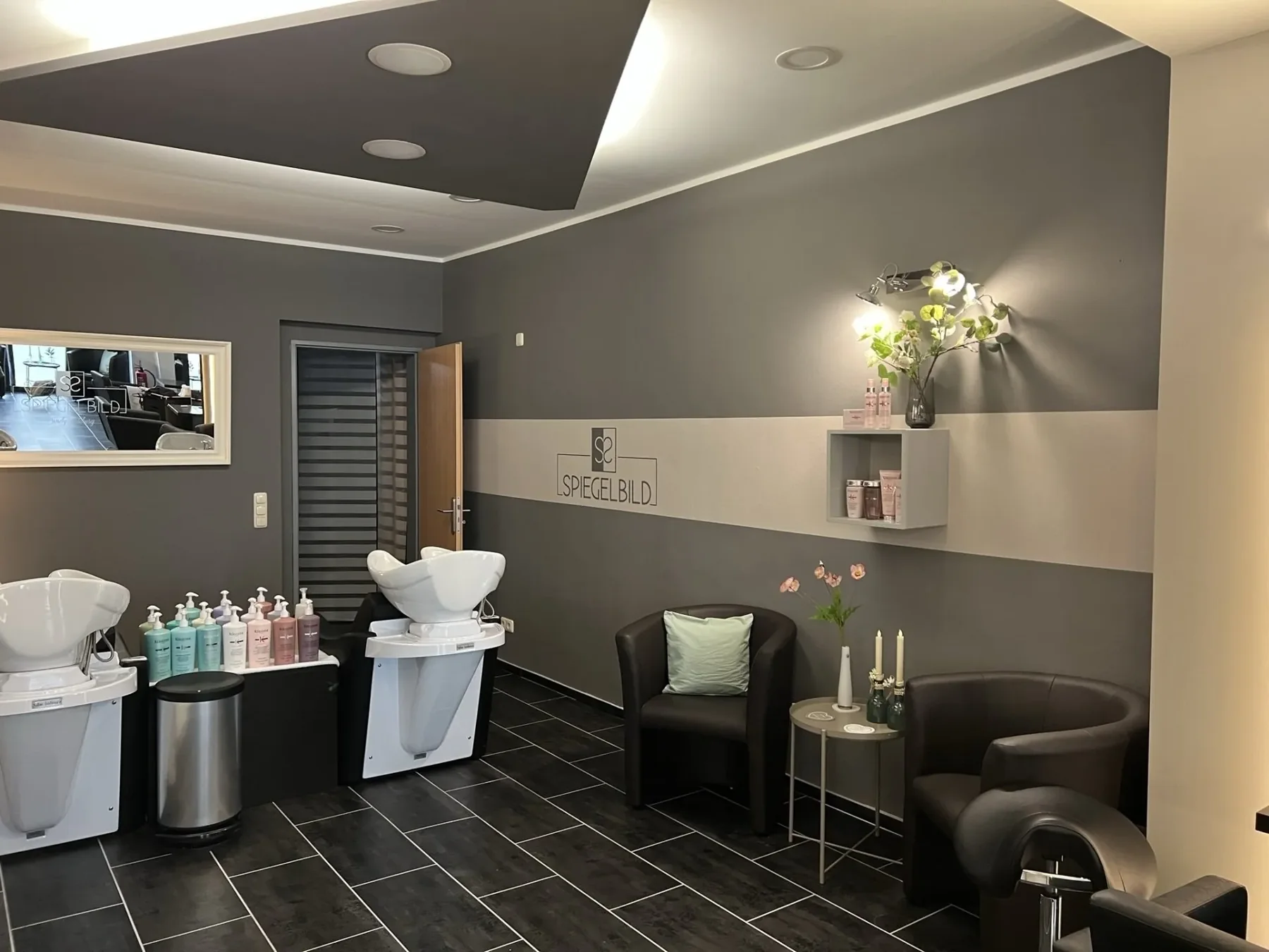 Waschbereich Salon Spiegelbild